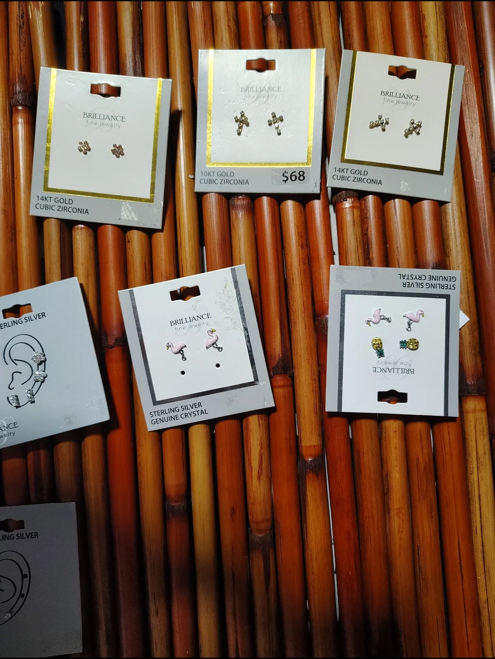 The Gold and Silver Jewelry Lot is a mixed lot of jewelry pieces